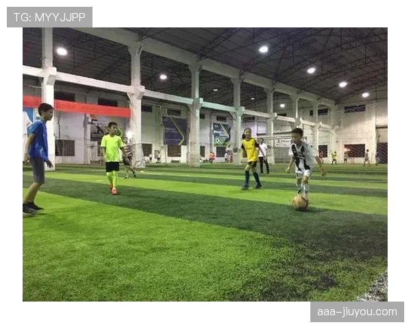 假动作开球违反规则吗？裁判如何判罚与处理逻辑解析