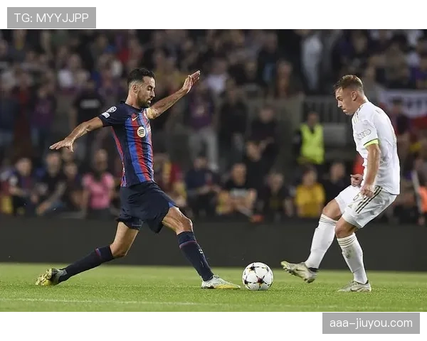 基米希与布斯克茨控球体系下的战术角色分化解析